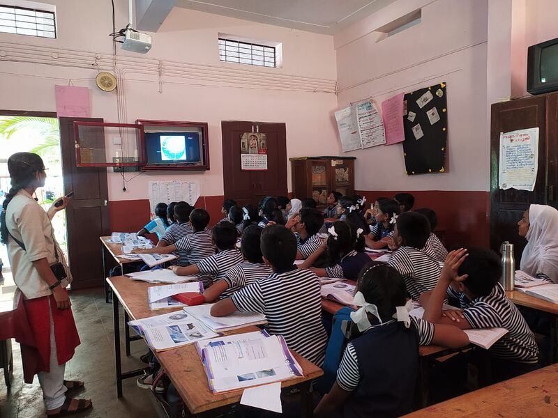 പ്രമാണം:23242-Digital classrom.jpeg