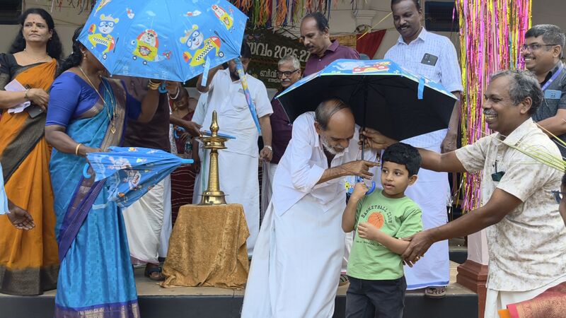 പ്രമാണം:26023 preveshanolsavam 3.jpg