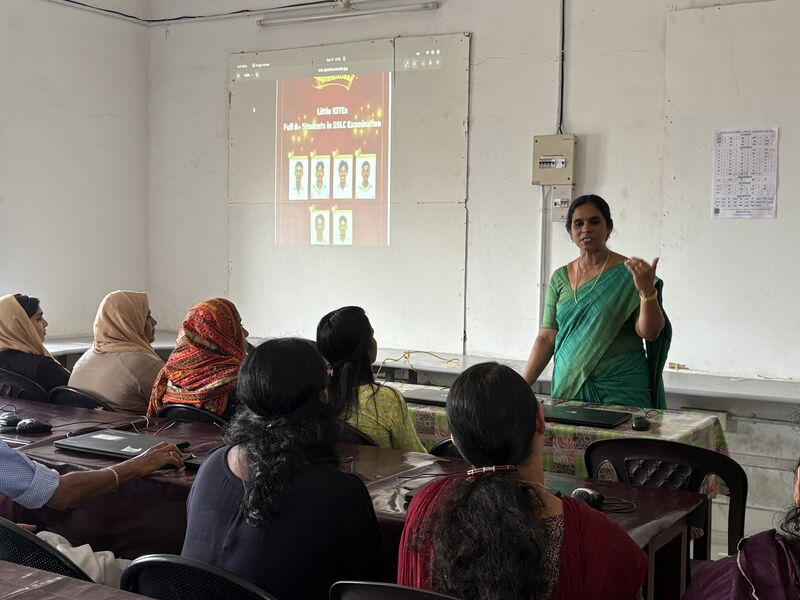 പ്രമാണം:26054 LK BATCH2025-2028 PTA MEETING.jpg