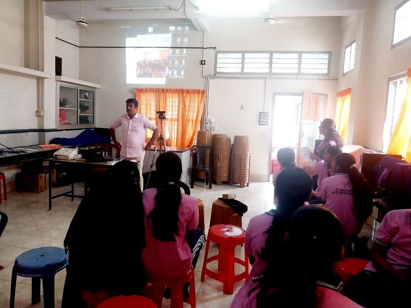 പ്രമാണം:28002-camera training1.jpg