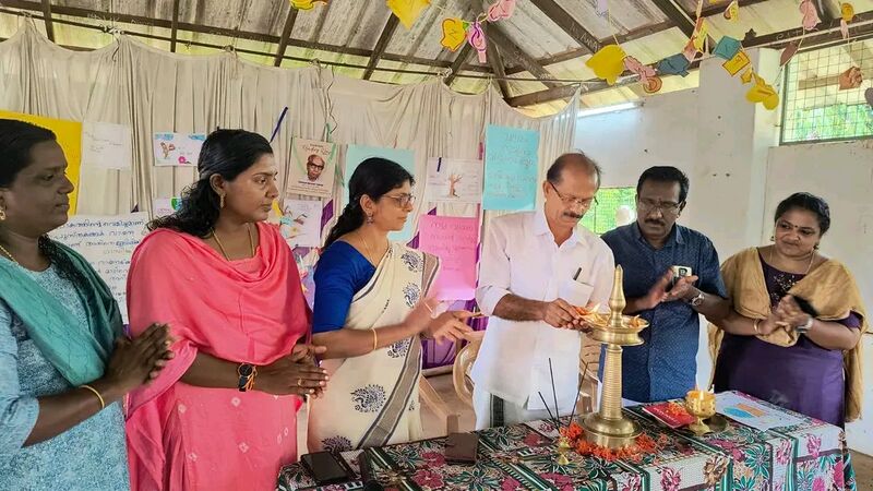 പ്രമാണം:36013 readingday.jpg