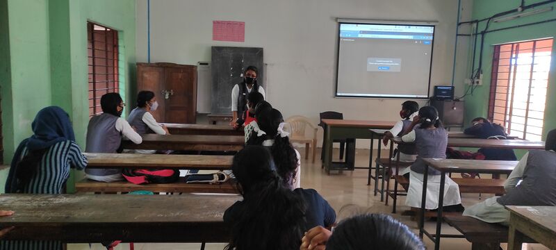 പ്രമാണം:41069 pravesanolsavam9.jpg