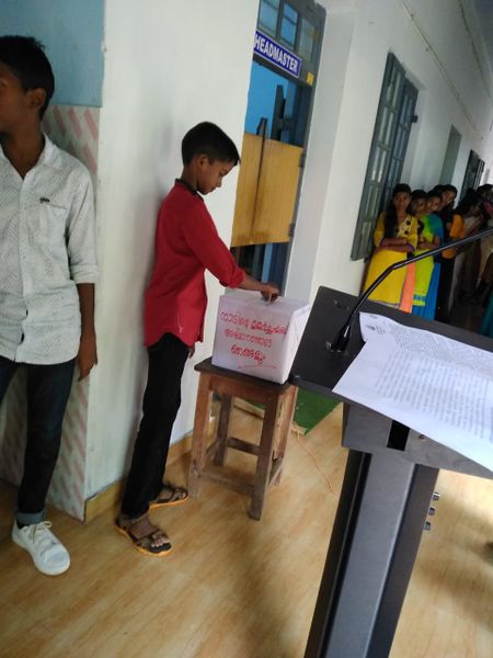 പ്രമാണം:45014 distress relief.jpeg