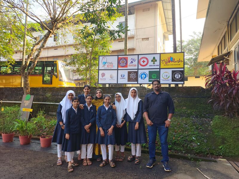 പ്രമാണം:47087 harithateam (2).jpg