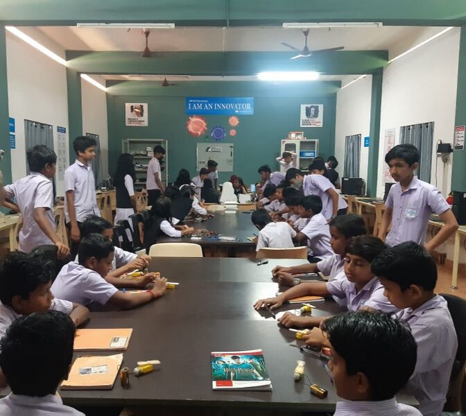 പ്രമാണം:ATL LAB OF AMHSS POOVAMBAI.jpeg