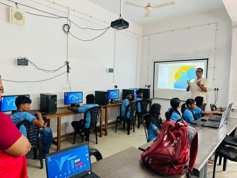 പ്രമാണം:EKM 25003 4.jpg