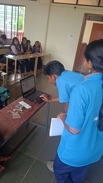 പ്രമാണം:Robo class demo.jpg