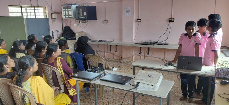 പ്രമാണം:12042 cyberwarenessclass.jpg