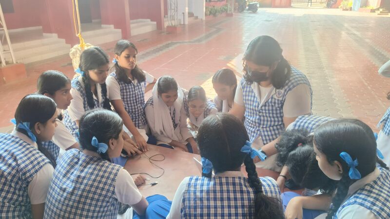 പ്രമാണം:16002 robotraining 3.jpg