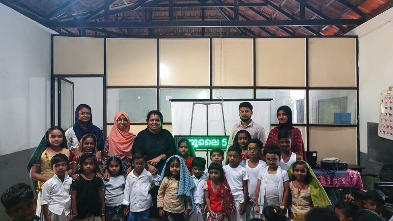 പ്രമാണം:19528 Digital board usage.jpg