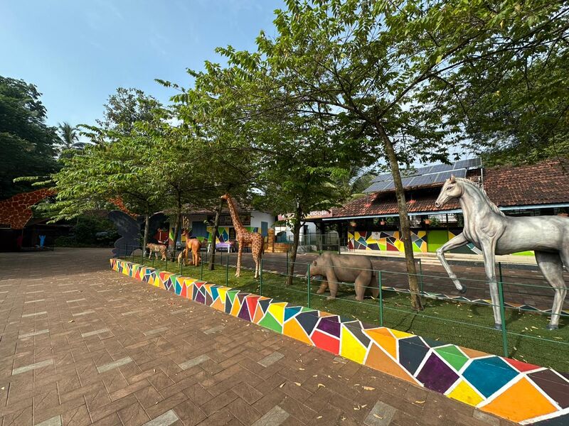 പ്രമാണം:19843-MLP-AMLPS PADINJAREKKARA-SCHOOL ZOO.jpg