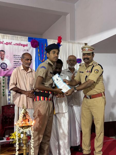 പ്രമാണം:23066-Pravesanolsavam6.jpg