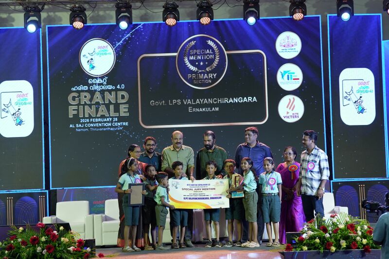 പ്രമാണം:27232-hv4-finale-Vayanchira 2.jpg