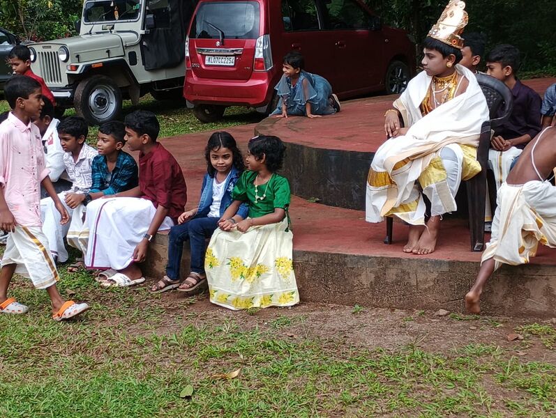 പ്രമാണം:29209 onam13.jpeg