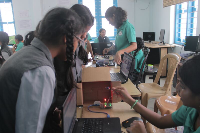 പ്രമാണം:34025 robo.jpg