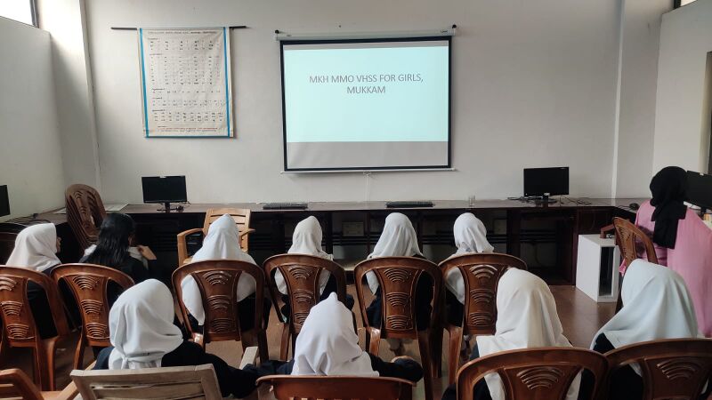 പ്രമാണം:47087 IT LAB UP.jpg