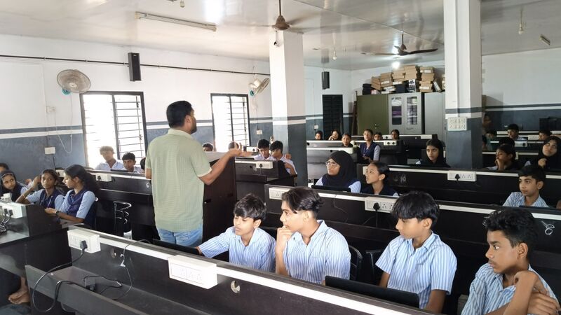 പ്രമാണം:48100-sep18-edakkara b2-2.jpg