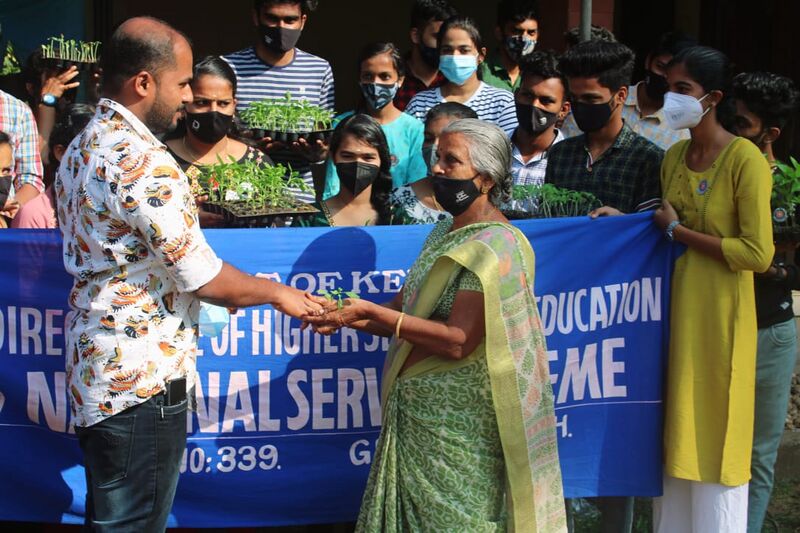 പ്രമാണം:12044 NSS.jpg