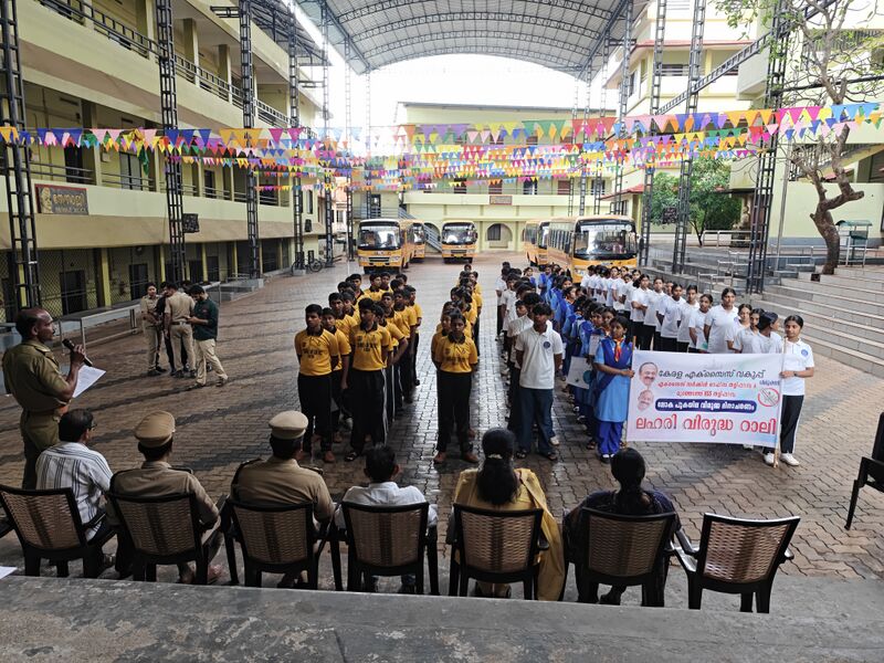 പ്രമാണം:13024 lahari26-2.jpg