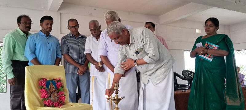 പ്രമാണം:21060-khs june2 praveshanolsavam 6.jpeg