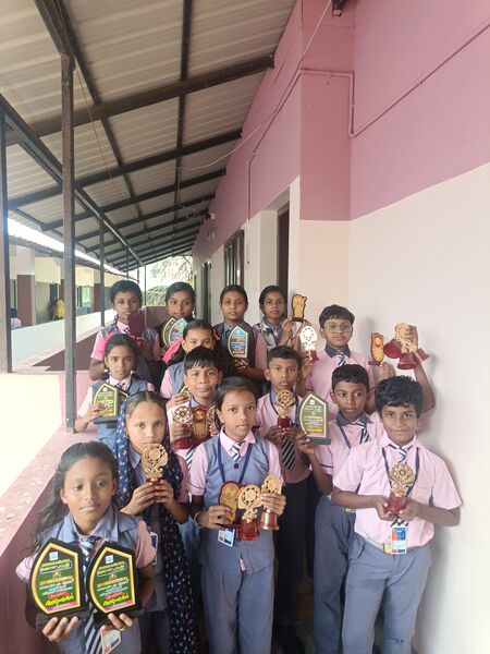 പ്രമാണം:44223 adarav prize 5a.jpg