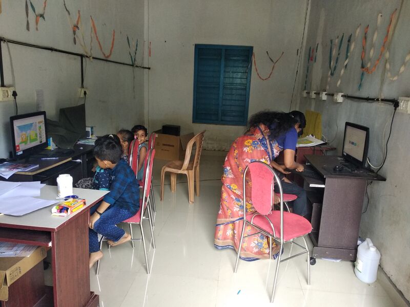 പ്രമാണം:Computer training 35305.jpg