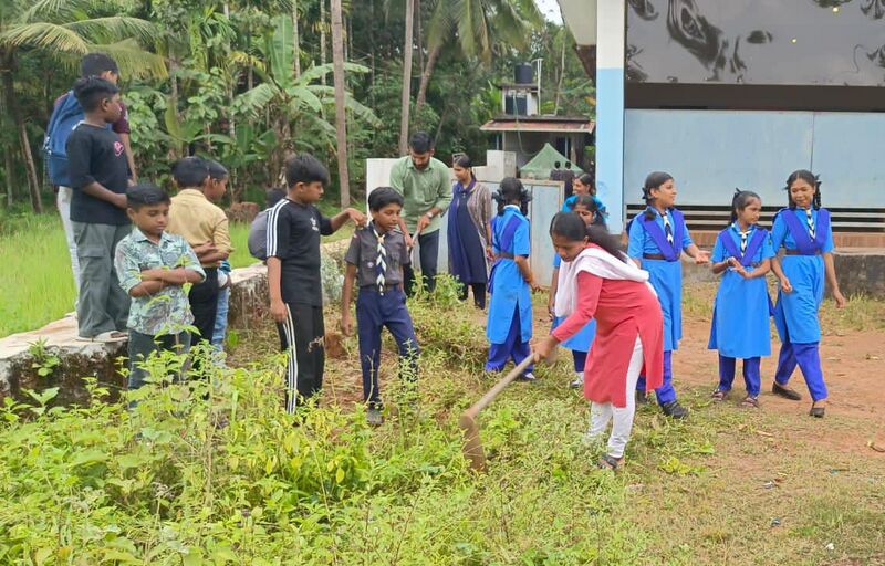 പ്രമാണം:Navaker 1.jpg