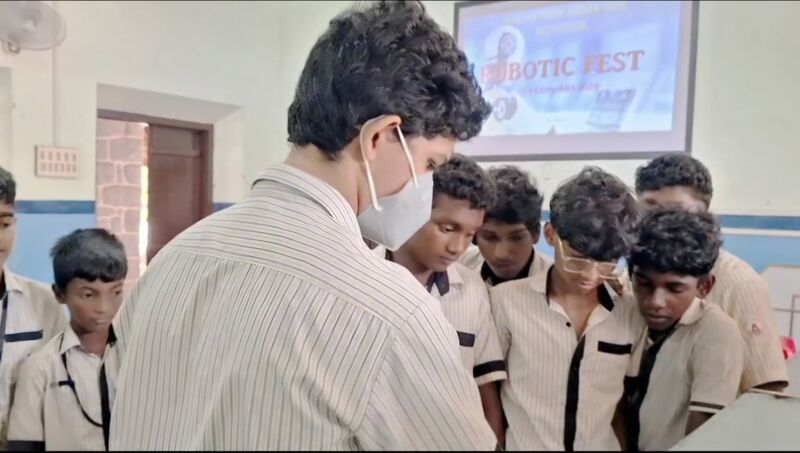പ്രമാണം:Robotics3.jpg