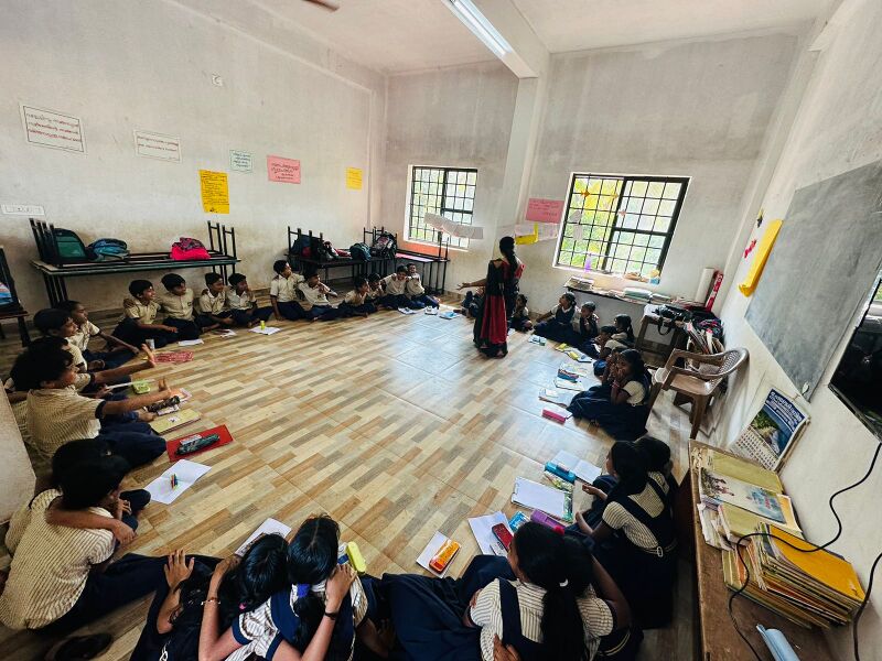 പ്രമാണം:13845 hitech classroom.jpg