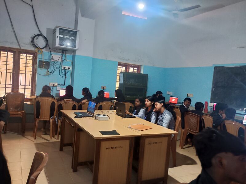 പ്രമാണം:15061 lk unit camp2.jpg