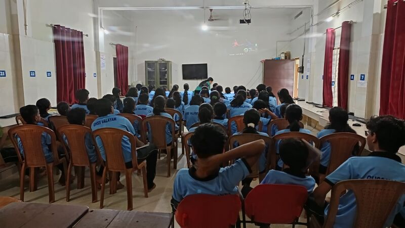 പ്രമാണം:16041 lk school camp 2.jpg