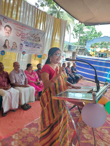 പ്രമാണം:17062 pravesanothsavam3.jpg.jpg