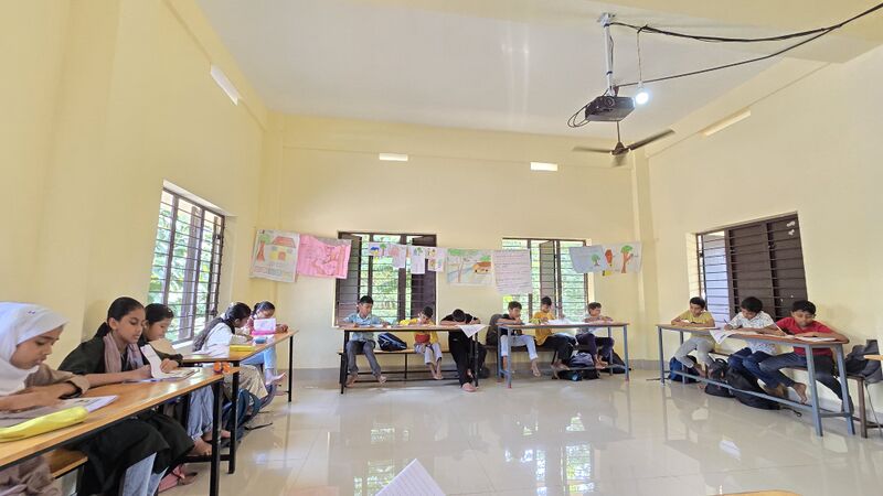 പ്രമാണം:18567 hightech classroom.jpeg