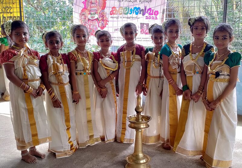 പ്രമാണം:21706 KALOLSAVAM6.jpeg