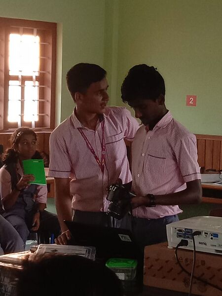 പ്രമാണം:28027 robotics class 3.jpg