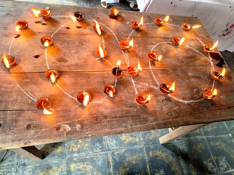 പ്രമാണം:36436-akshara deepam.jpg