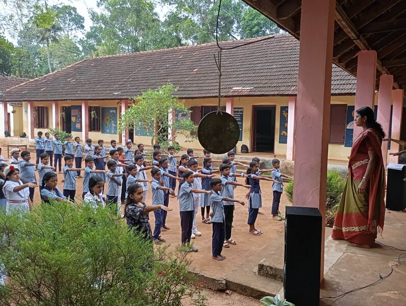 പ്രമാണം:39543 School Assembly .jpg