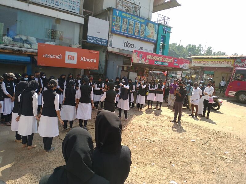 പ്രമാണം:48049-vhs sthreedhanathinethire.jpeg