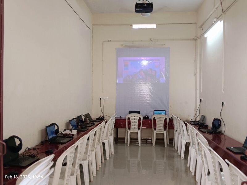 പ്രമാണം:IT LAB2025.jpg