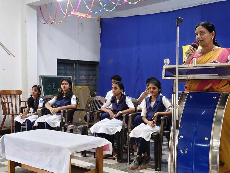 പ്രമാണം:14023-club 2.jpg