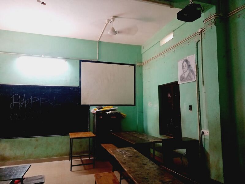 പ്രമാണം:19077 hitech classroom.jpg