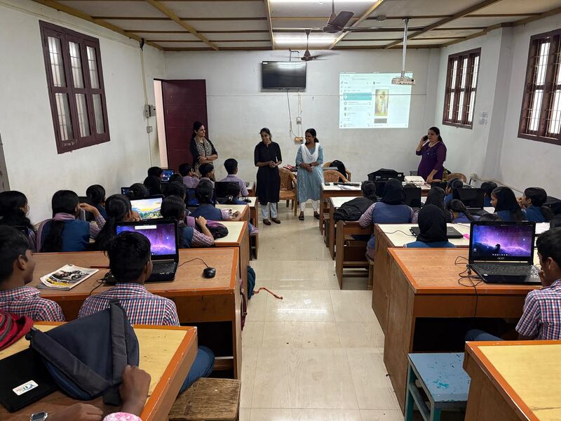 പ്രമാണം:21077 lk camp.jpg