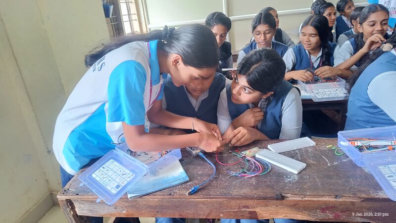 പ്രമാണം:32035 ROBOTICS 10th.jpg