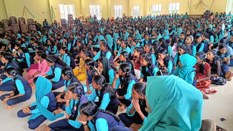 പ്രമാണം:42042 lahari8.jpg