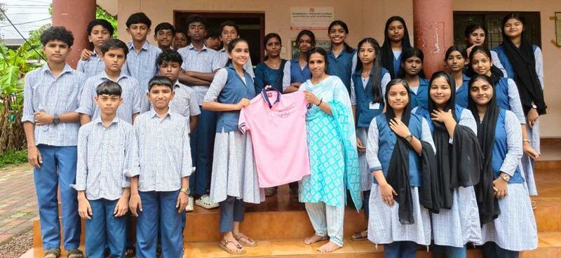 പ്രമാണം:Lk 12050 25-28 uniform.jpeg