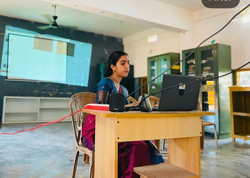 പ്രമാണം:12323 PRESENTATION.jpg