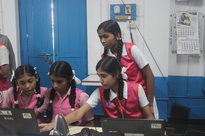 പ്രമാണം:21001 class helping.JPG