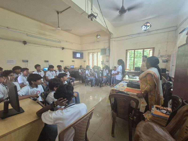 പ്രമാണം:23065 April16 lkschool camp.jpg