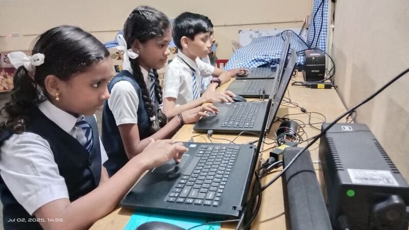 പ്രമാണം:26337-ekm-computer lab.jpg