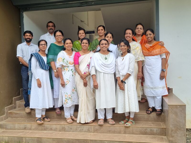 പ്രമാണം:27036 pkd staff.jpg